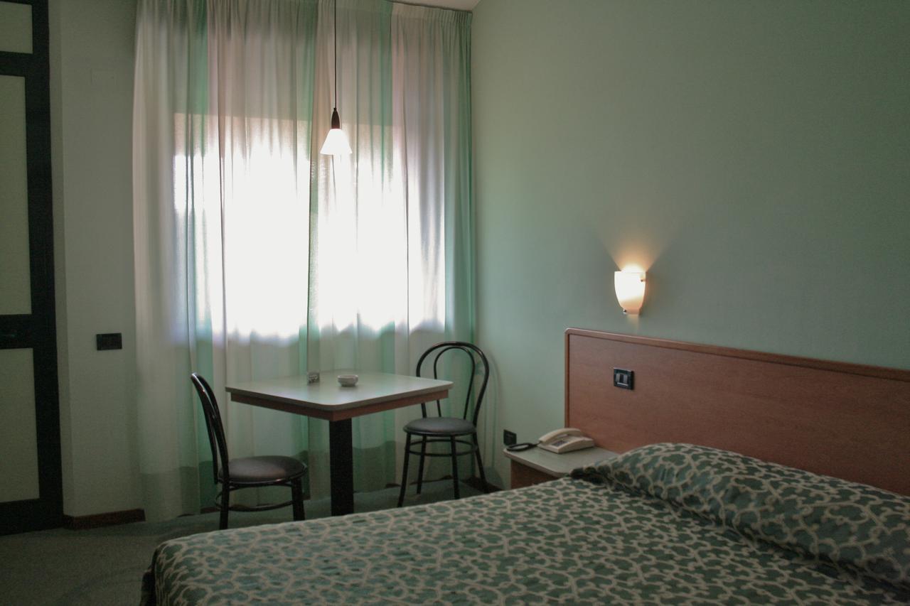 Dealuna Motel Fidenza Cameră foto